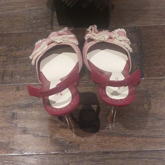 💫❣️MARK DOWN❣️💫cute maroon bow shoes - Picture 8 of 10